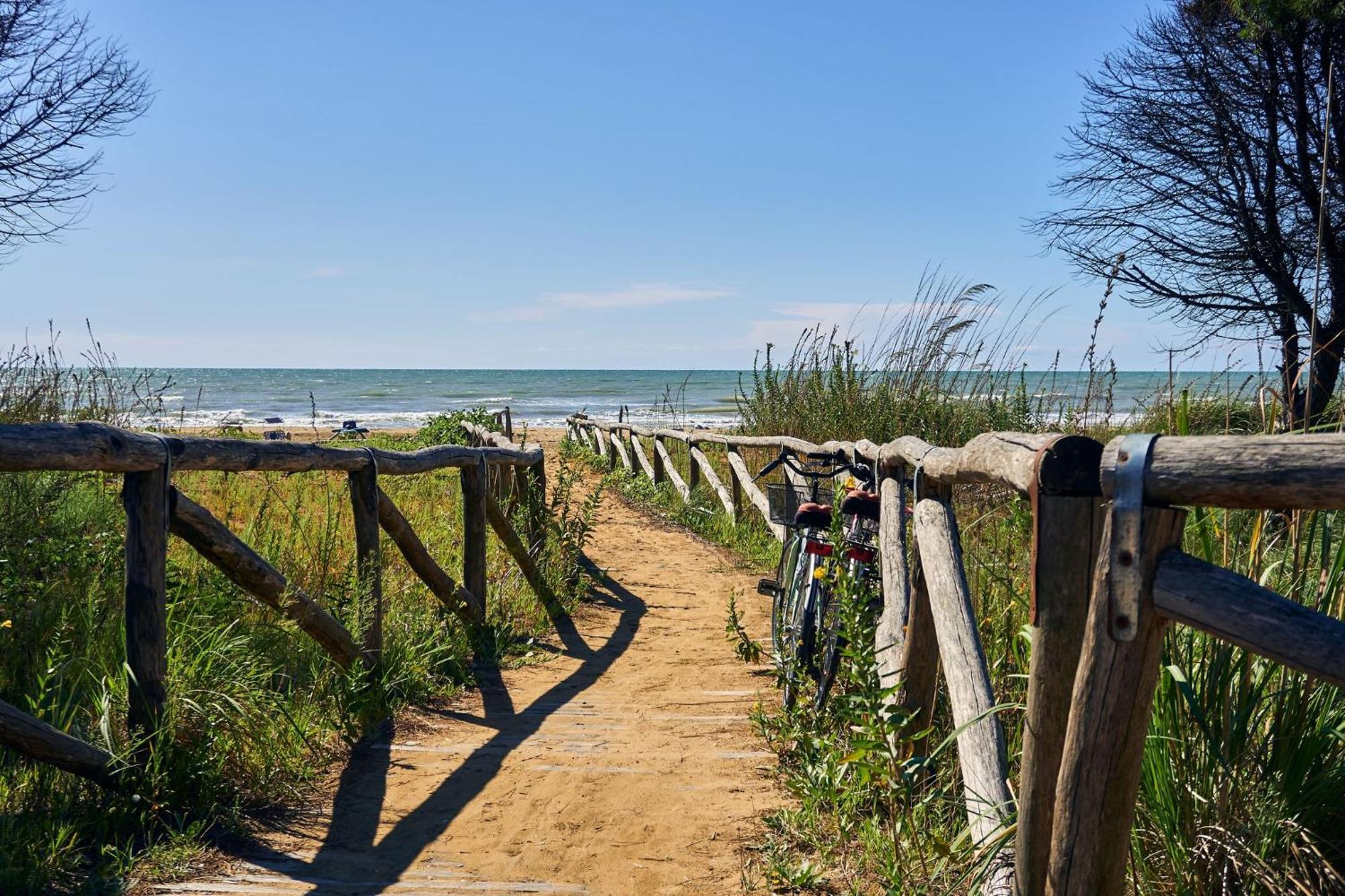 Cozy Flat With Lateral Sea View In Bibione