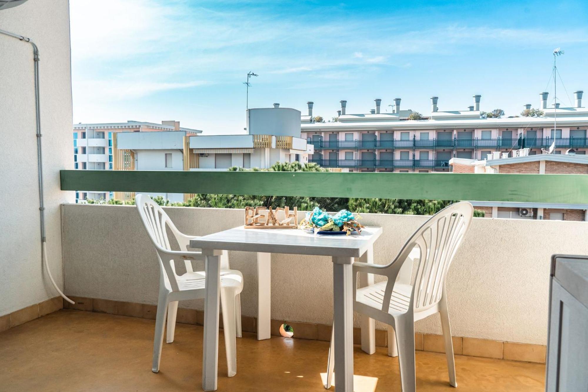 Apartment Cozy Flat With Lateral Sea View In *